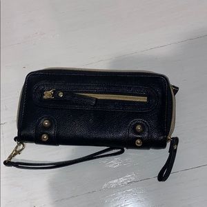 Black purse with wallet pocket
